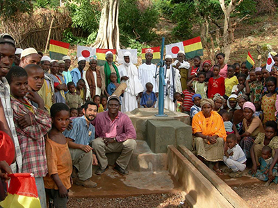 著書『やった。』の印税で，「恩返しの井戸」が完成。旅の命の恩人たちへ