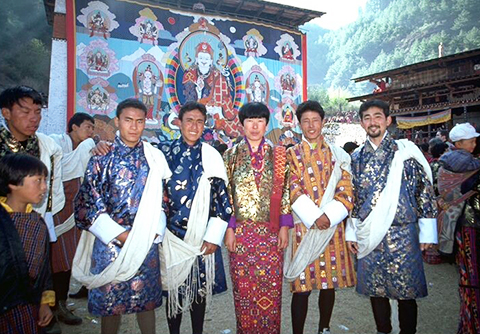 ブータンでは年間最も盛大なお祭り（ツェチュ）に巡りあえた