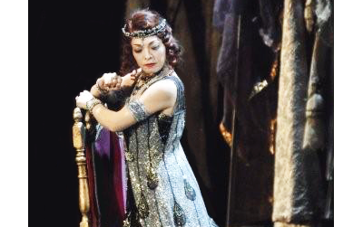 オペラ公演 日生劇場 ヤナーチェク『マクロプロス家の事』