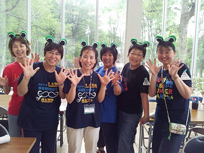 韓国交流に参加したラボ・テューターと韓国から引率で来日したテューターがラボランドで再会