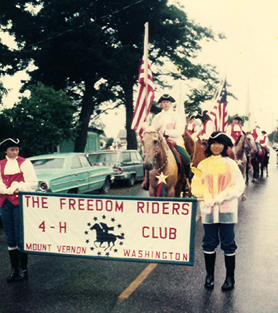 中学生の頃，アメリカのホームステイで，4Hクラブのパレードに参加