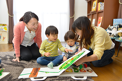 子どもたちはおはなしが大好き（ラボ・パーティにて）