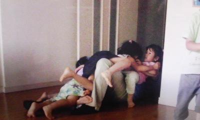 kiddy_bye.hug.2008.7