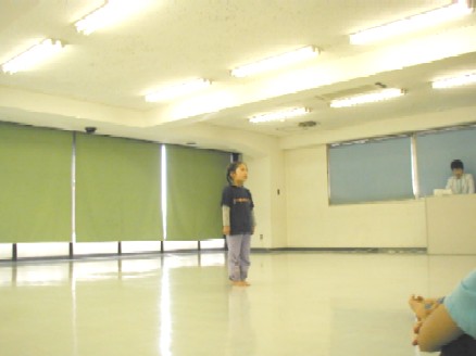 素語りでオーデション中の綾ちゃん