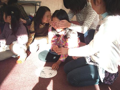 '11新春パーティ〔福笑い)