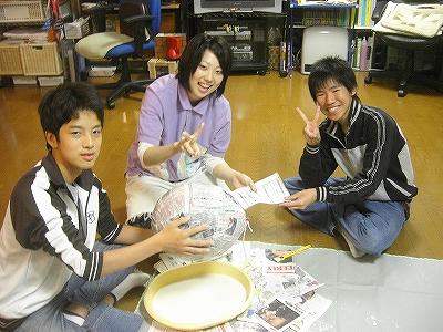 ピニャータづくり