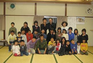 太郎ちゃんを囲んで