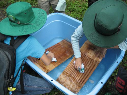 川で洗濯