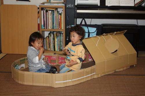 くつの中でおやつ