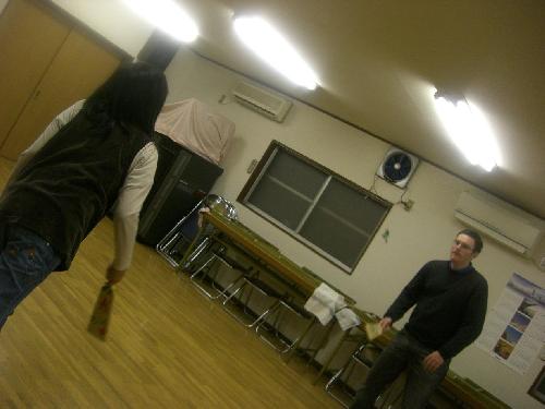 インターン、ステュアートと羽つき