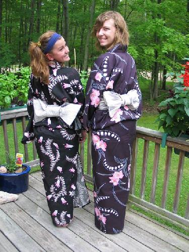 浴衣姿の親類の子