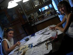 習字を楽しむリンゼイとティアラ