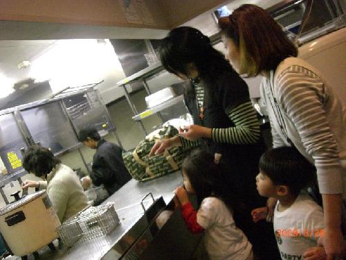 厨房でカレーライスを・・・