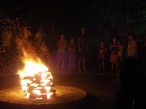 キャンプファイアー