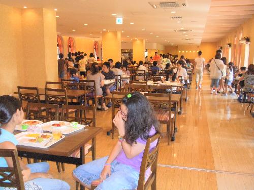 朝はビュッフェ