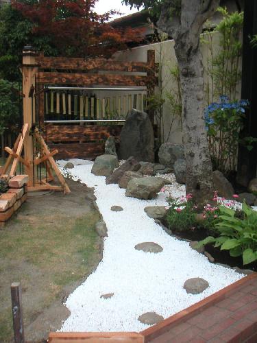 枯山水による滝