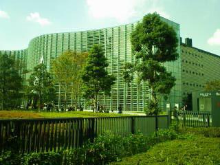 国立新美術館