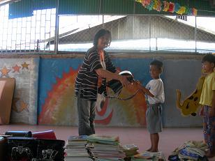 ランドセルの贈呈