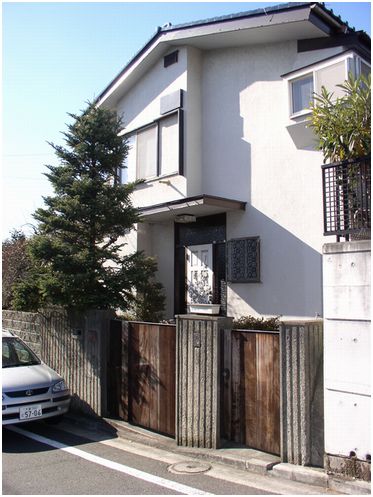 バラのおうち正面