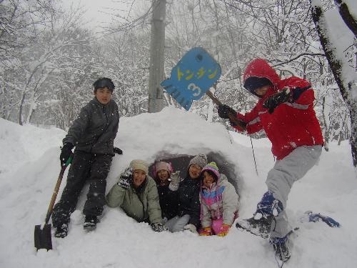 トンチン３前のかまくらです