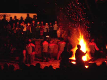 キャンプファイア