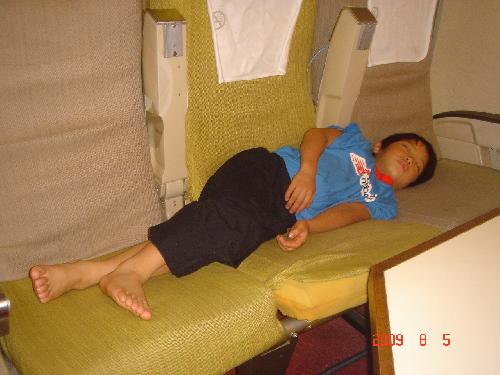 なおきイスでごろね