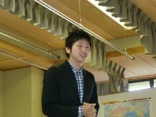 お祝い発表　事務局